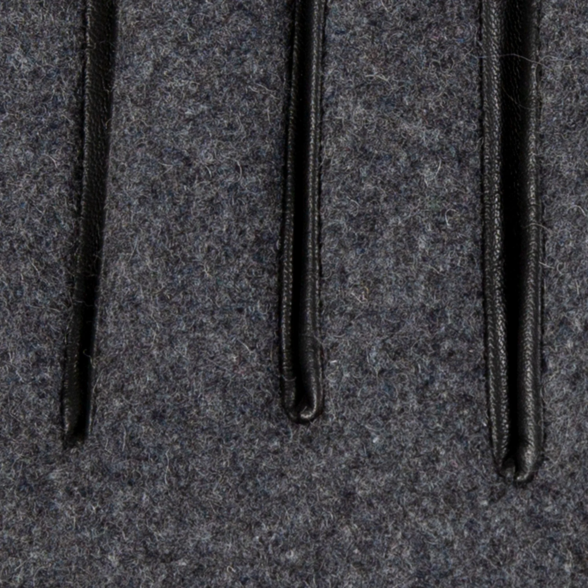 Men’s Touchscreen Lined Flannel and Leather Gloves - Image 9