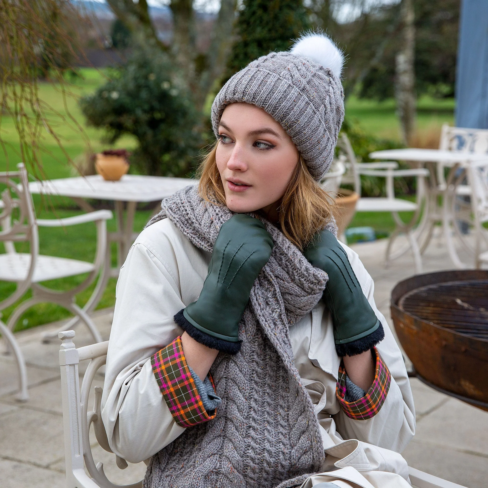 Women’s Three-Point Faux Fur-Lined Leather Mittens - Image 4