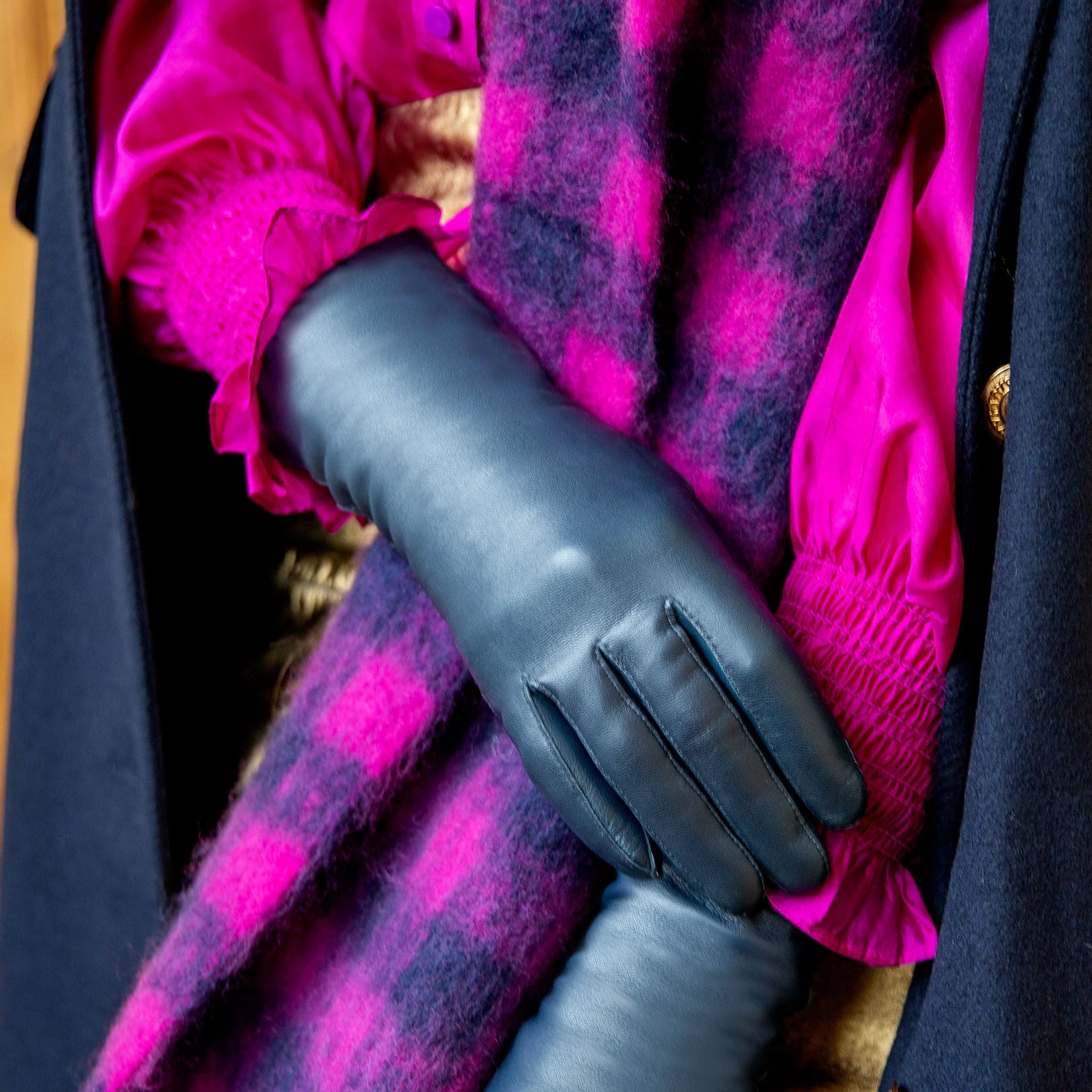 Women's Cashmere-Lined Leather Gloves - Image 13